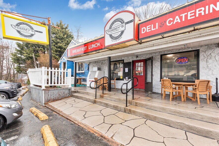 More Photos Of 365 Herbertsville Rd, Brick Storefront Retail Residential For Lease