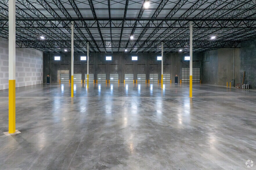 More Photos Of 14520 Global Pky, Fort Myers Warehouse For Lease