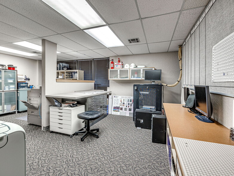 More Photos Of 11100 Stratford Dr, Oklahoma City Loft Creative Space For Sale