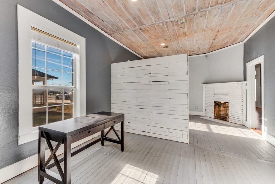More Photos Of 1271 S State Highway 205, Rockwall Office Residential For Lease