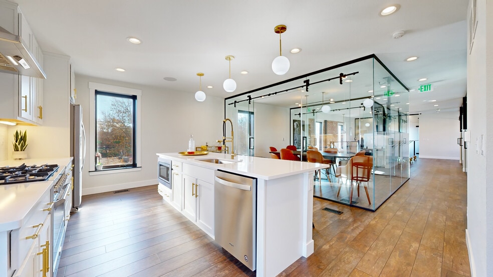 More Photos Of 3700 N Franklin St, Denver Office For Sale