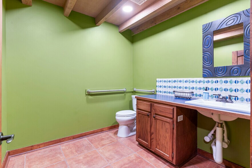 More Photos Of 3228 S Jamestown Ave, Tulsa Medical For Sale