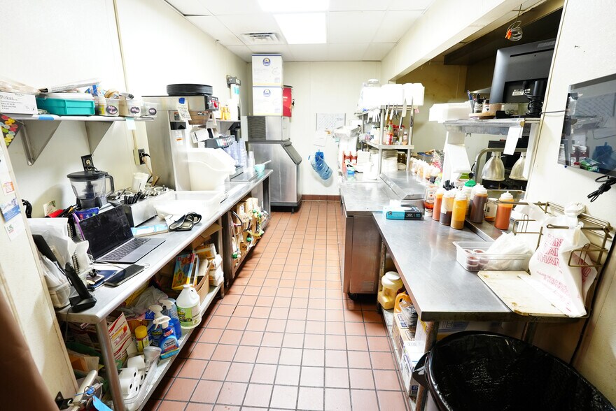 More Photos Of 101 Court Sq, Abbeville Restaurant For Sale