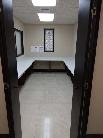 More Photos Of 18140-18142 SW Franjo Rd, Miami Office For Lease