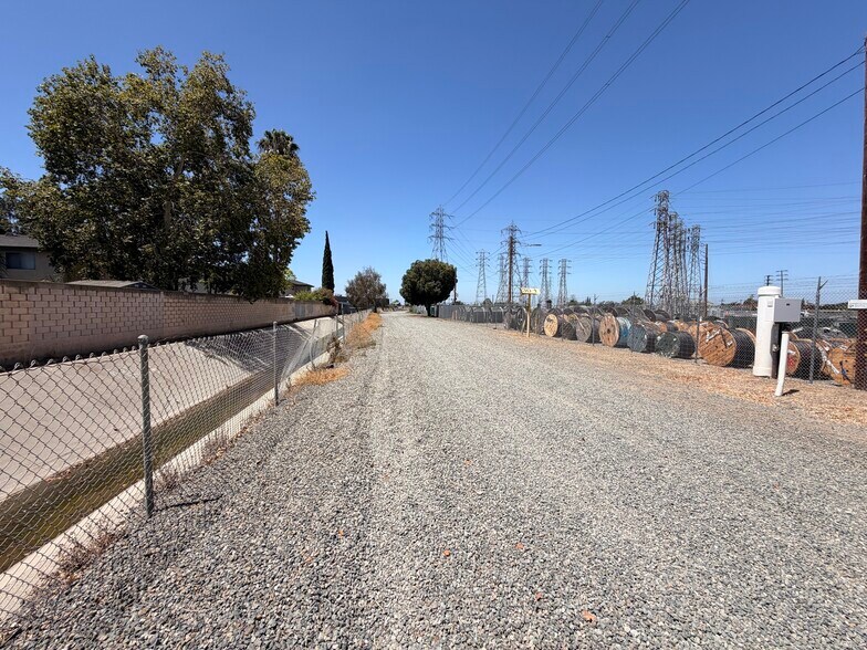 More Photos Of 1543 N Tustin Ave, Orange Land For Lease