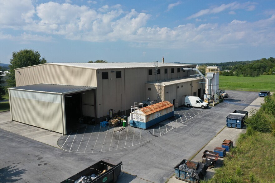 More Photos Of 9533 Commission Dr, Mascot Manufacturing For Lease