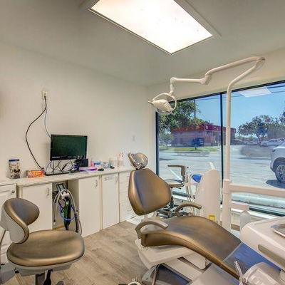 More Photos Of 737 Irby Ln, Irving Medical For Sale
