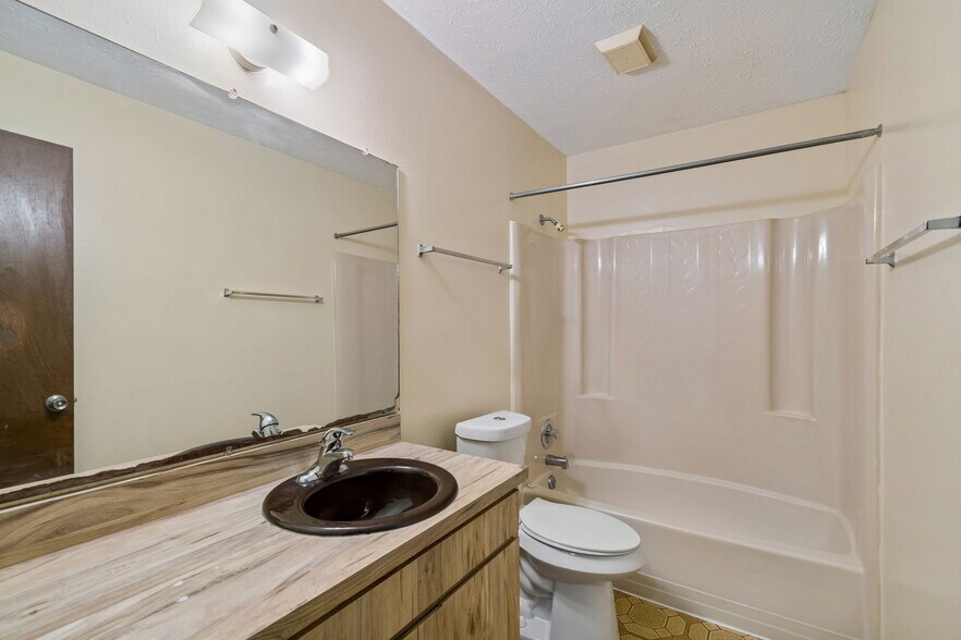 More Photos Of 6406 S Adelia Ave, Tampa Multifamily For Sale