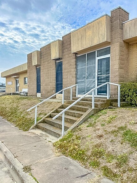 More Photos Of 1219 Parker St, Goldthwaite Specialty For Sale