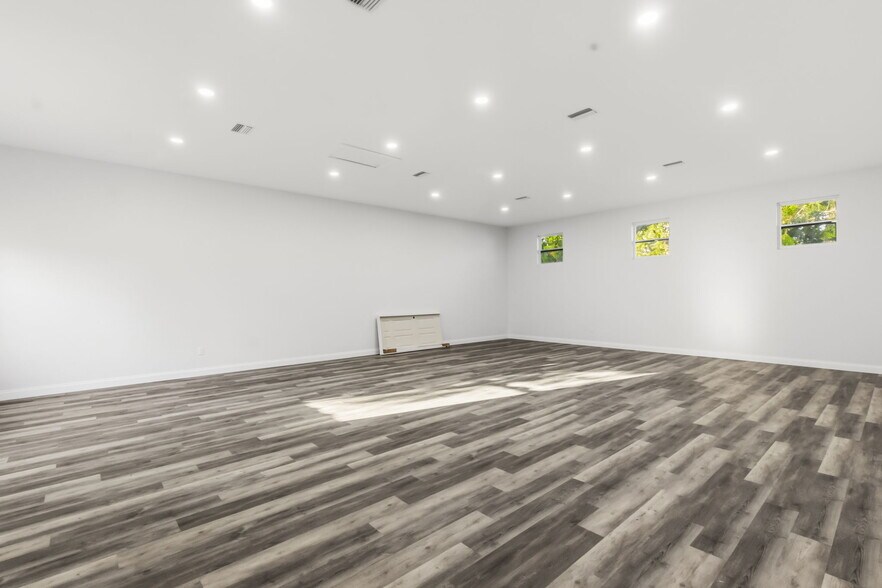 More Photos Of 2726 6th Ave W, Bradenton Serviced Offices For Sale