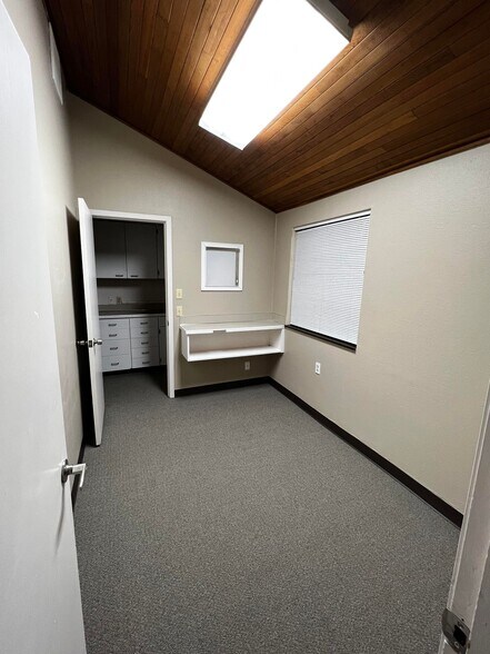 More Photos Of 16418 7th Pl W, Lynnwood Office For Lease