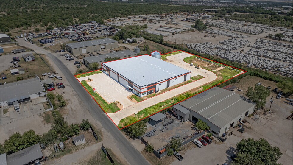 More Photos Of 8602 Lava Hill Rd, Austin Distribution For Lease