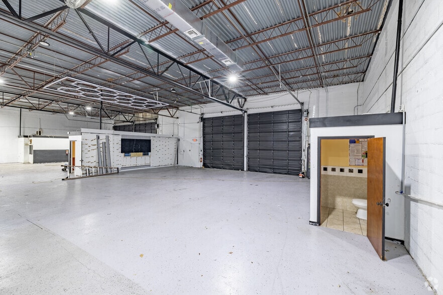 More Photos Of 4200-4250 NW 72nd Ave, Miami Warehouse For Lease