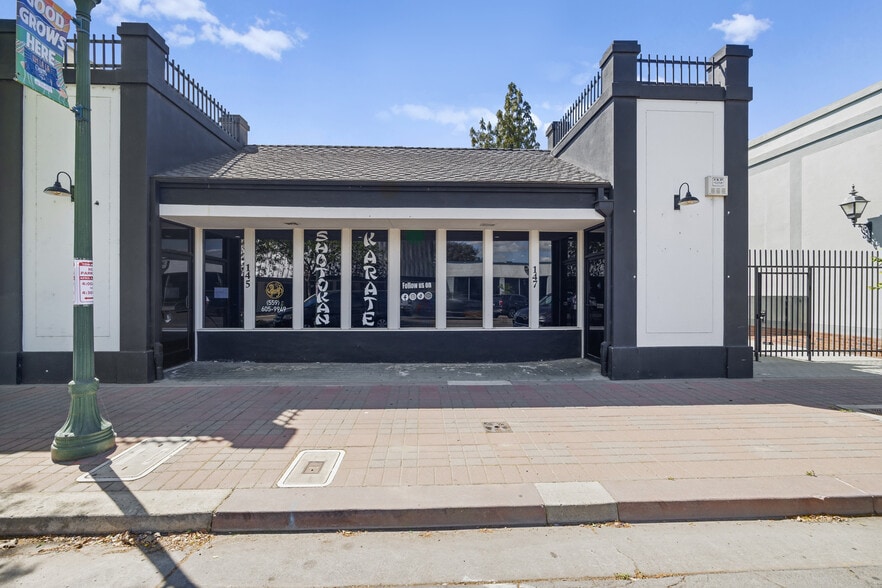 More Photos Of 145-147 N K St, Tulare Office For Sale