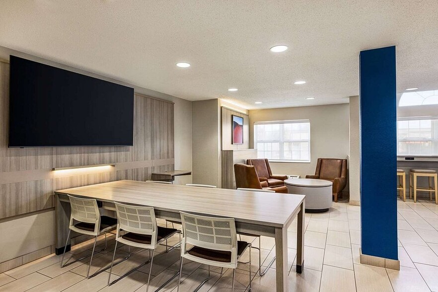 More Photos Of 424 20th S St, New Ulm Hotel For Sale