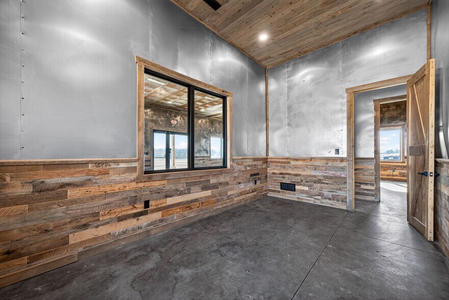 More Photos Of 1834 Outer Hwy 61 hwy, Moscow Mills Flex For Sale