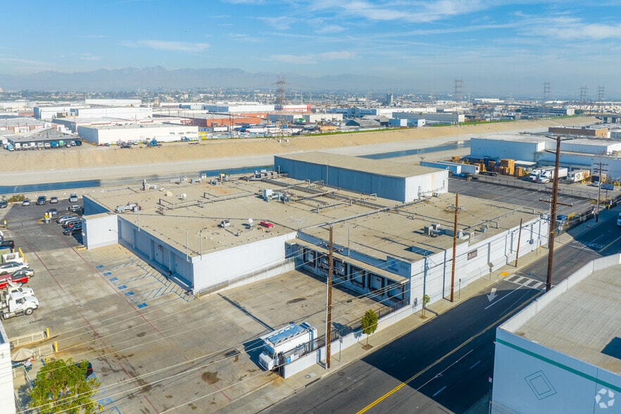 More Photos Of 3305 E Vernon Ave, Vernon Refrigeration Cold Storage For Lease
