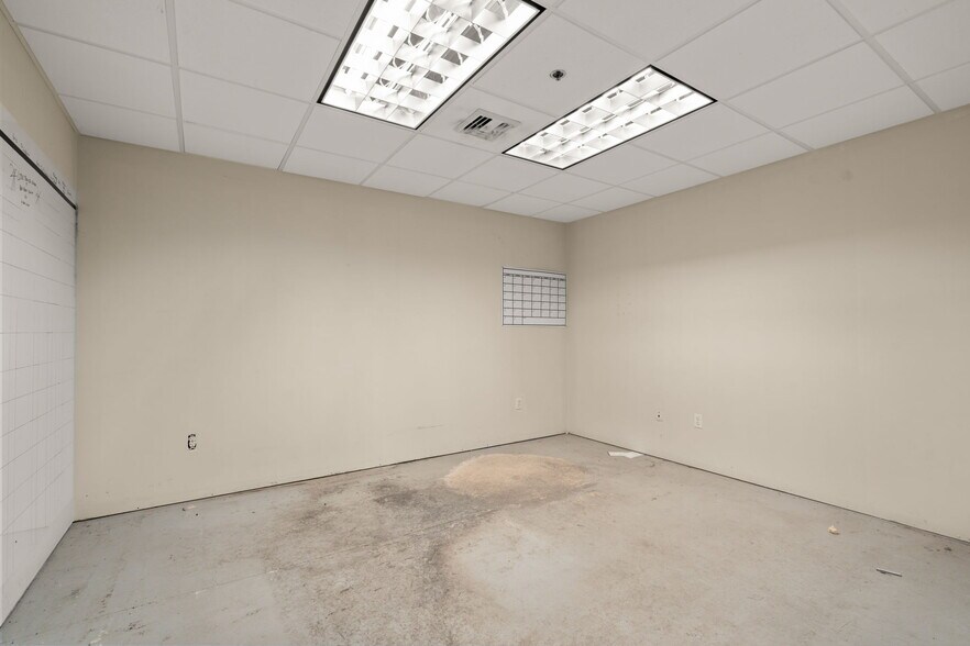 More Photos Of 109 Talcott Rd, West Hartford Manufacturing For Sale