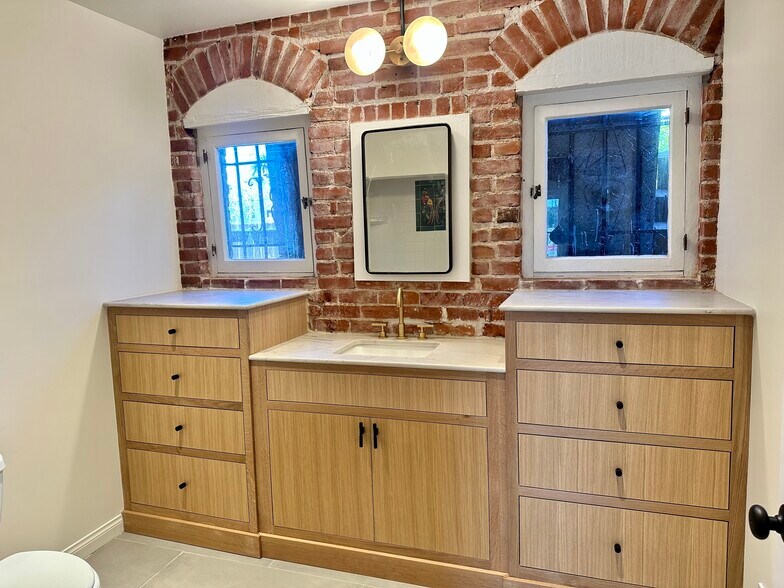 More Photos Of 826 Hampton Dr, Venice Office For Lease