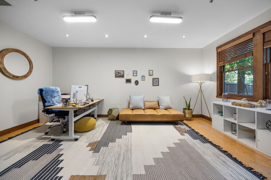 More Photos Of 750 Buckaroo Trl, Sisters Office For Sale
