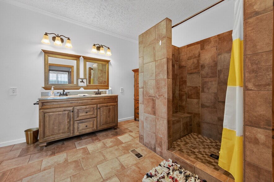 More Photos Of 639 Wagon Wheel Rd, Elk Creek Lodge Meeting Hall For Sale