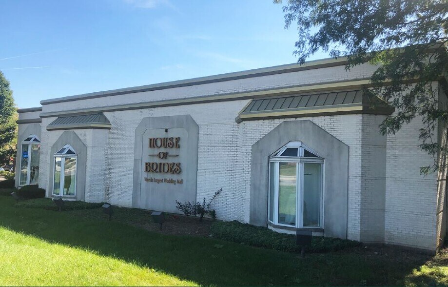 More Photos Of 607 E Golf Rd, Schaumburg Freestanding For Sale