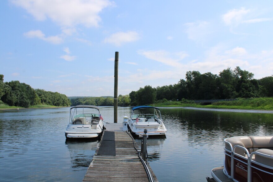 More Photos Of 674 Main St, Portland Marina For Sale