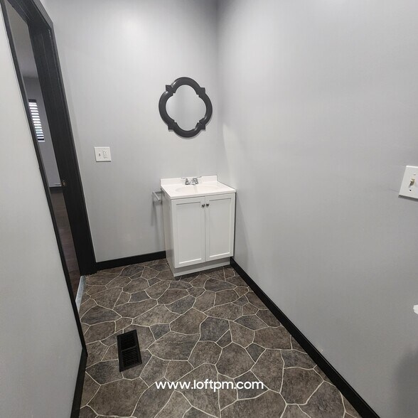More Photos Of 372 SW 1st Ave, Ontario Office Residential For Lease