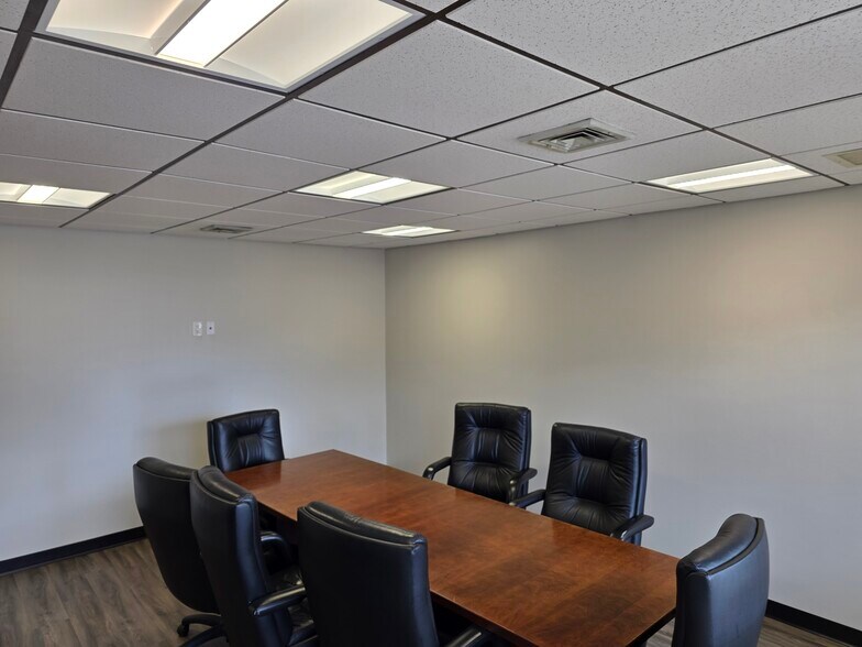 More Photos Of 98 Willis Ave, Mineola Office For Lease