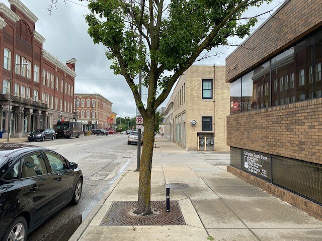 More Photos Of 211 Maple St, Big Rapids Office Residential For Lease