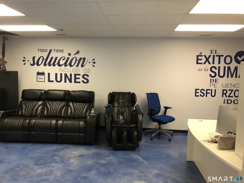 More Photos Of 400 Chapel Rd, South Windsor Flex For Sale