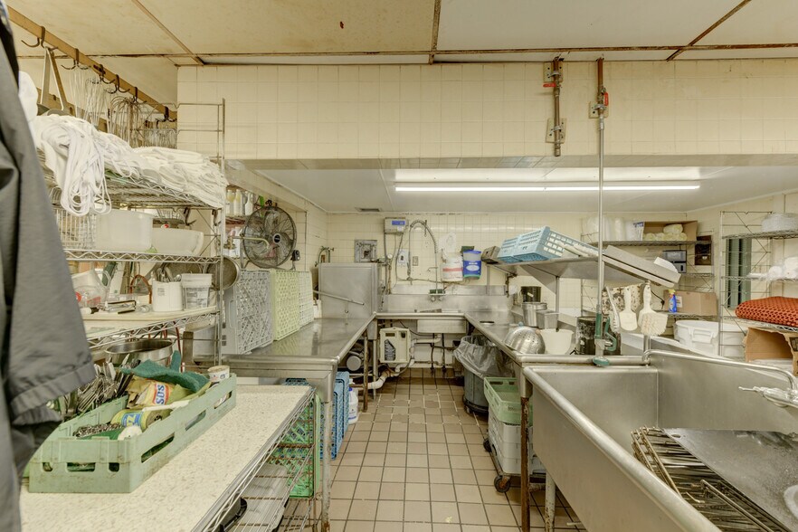 More Photos Of 502 Dixie Hwy, Beecher Restaurant For Sale