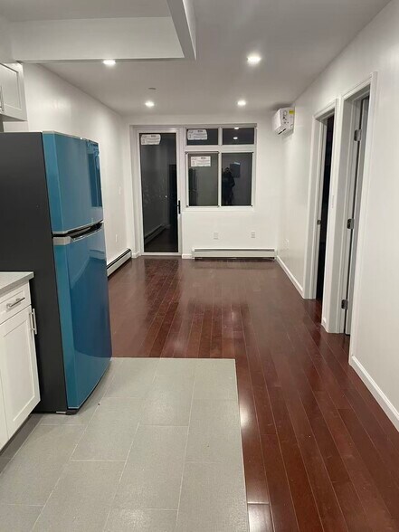 More Photos Of 13440 Blossom Ave, Flushing Office For Sale