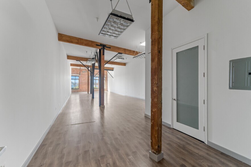 More Photos Of 2079 E 15th St, Los Angeles Flex For Lease