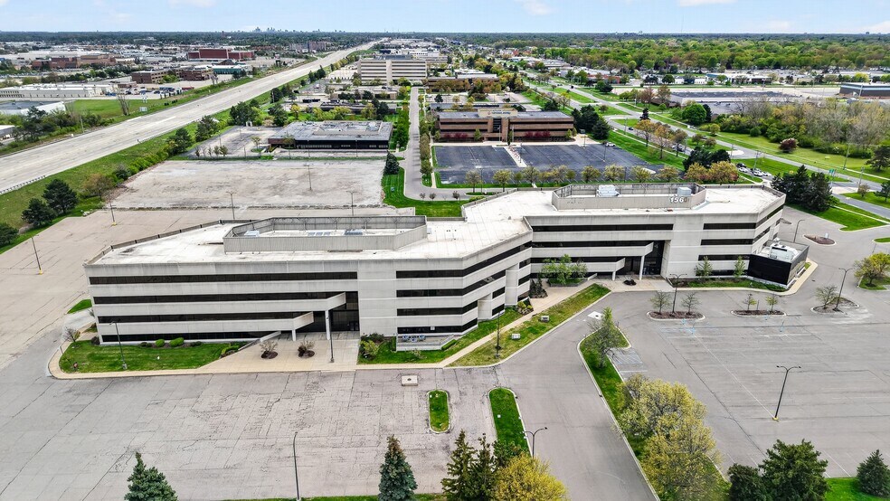 More Photos Of 1560 E Maple Rd, Troy Medical For Lease