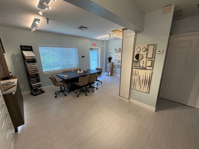 More Photos Of 1312 Commerce Ln, Jupiter Warehouse For Lease