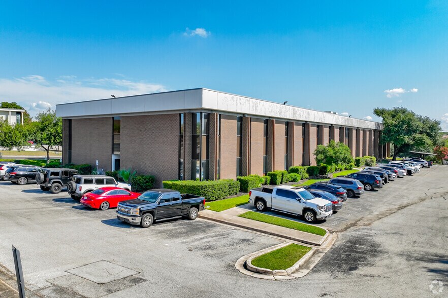 More Photos Of 4400 S Piedras Dr, San Antonio Unknown For Lease