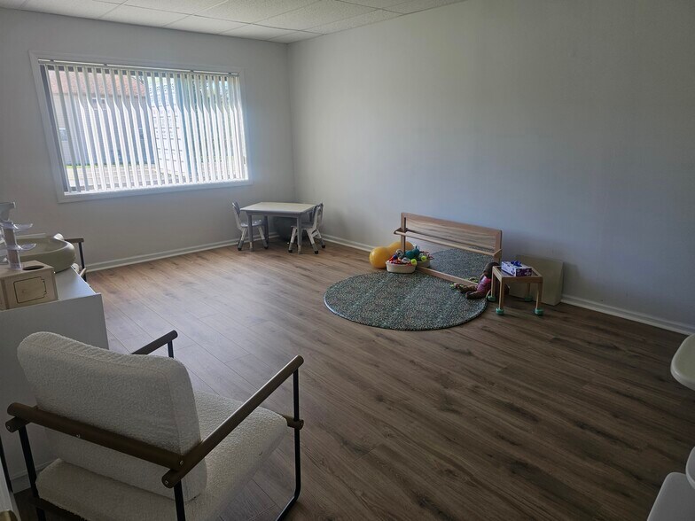 More Photos Of 100 Quarry Rd, Hamburg Medical For Lease