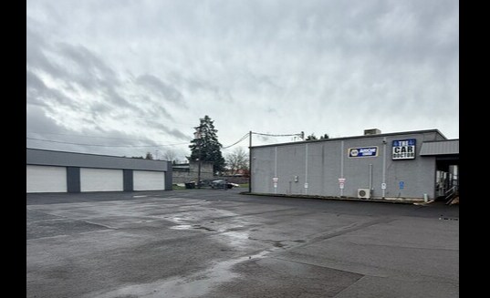 More Photos Of 201 NE Polk Station Rd, Dallas Storefront Retail Office For Lease