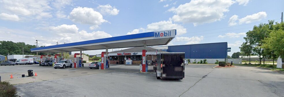 Primary Photo Of W232 N6116 Waukesha Ave, Sussex Service Station For Sale