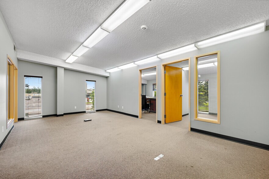 More Photos Of 5402 44 St, Lloydminster Freestanding For Sale