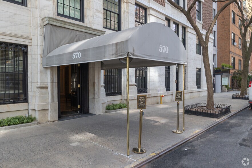 More Photos Of 570 Park Ave, New York Apartments For Sale