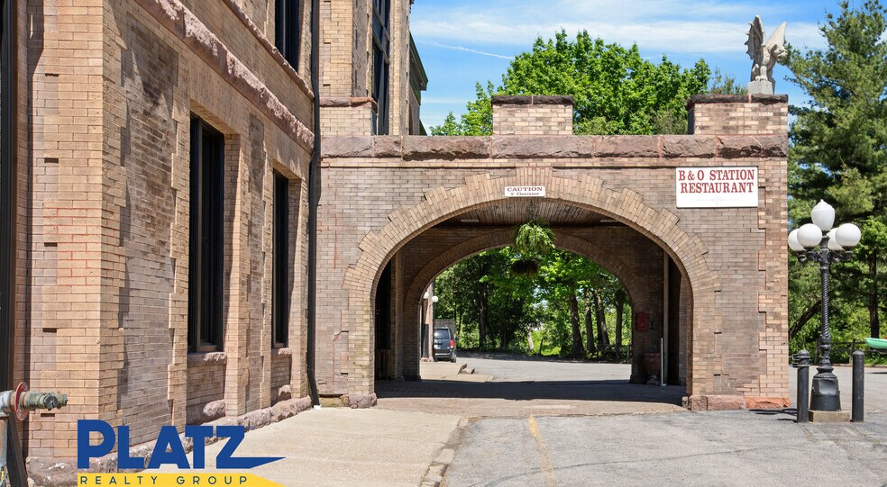 More Photos Of 530 Mahoning Ave, Youngstown Restaurant For Sale
