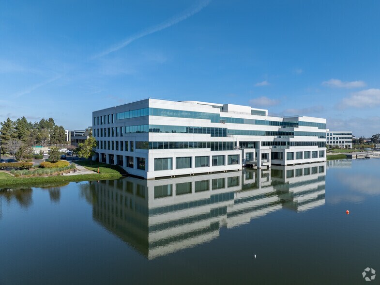 More Photos Of 3 Lagoon Dr, Redwood City Office For Lease