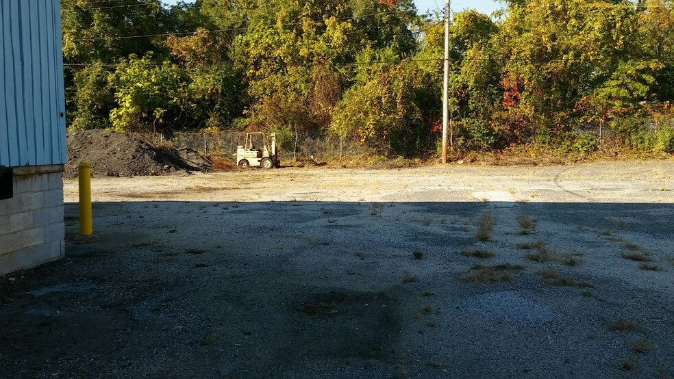 More Photos Of 2324 Eskow Ave, Halethorpe Warehouse For Lease