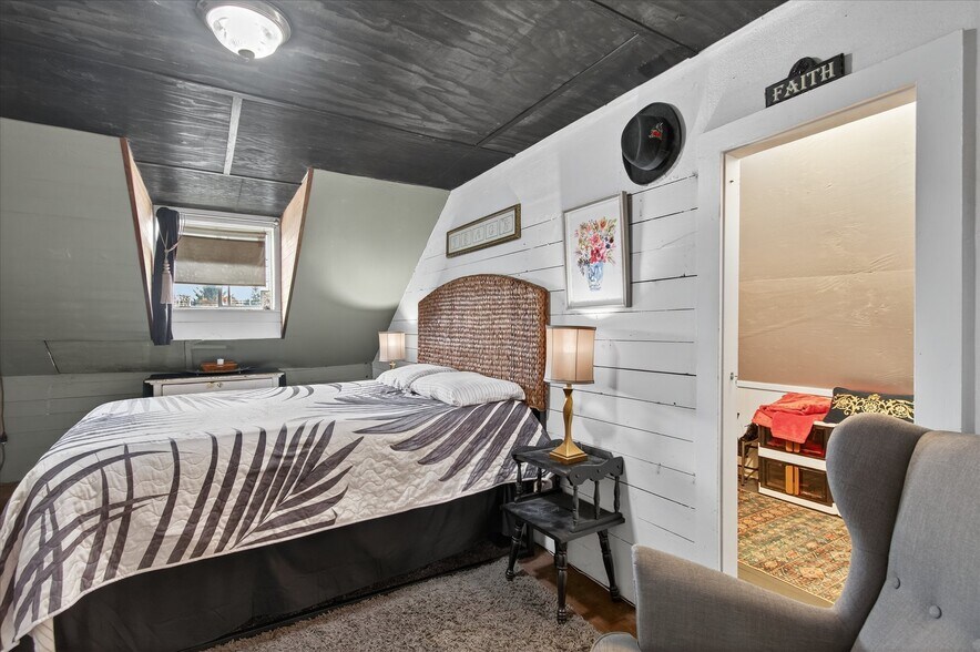More Photos Of 8 Fairgrounds Rd, Skamokawa Restaurant For Sale