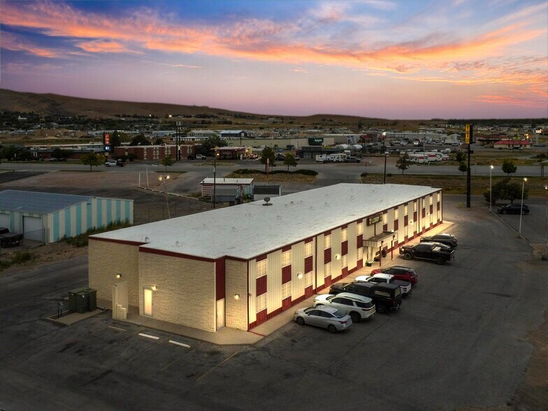 More Photos Of 1904 E Cedar St, Rawlins Hotel For Sale