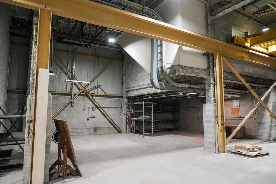 More Photos Of 3363 Davis Rd, Thorold Warehouse For Lease