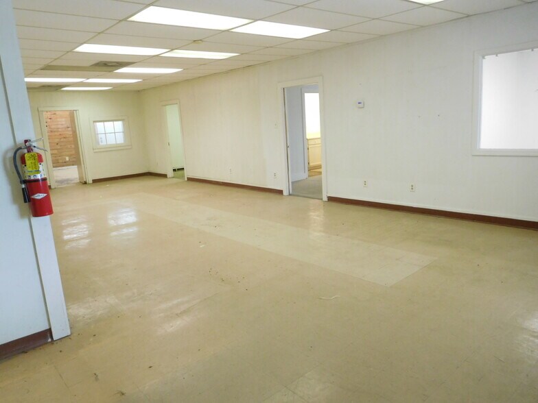 More Photos Of 520 Maple St, Gainesville Warehouse For Lease