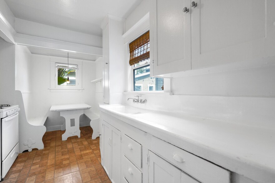 More Photos Of 2006 Strongs Dr, Venice Apartments For Sale